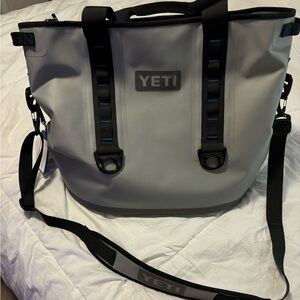 *** Make an Offer!! 
Yeti Cooler Hopper 40